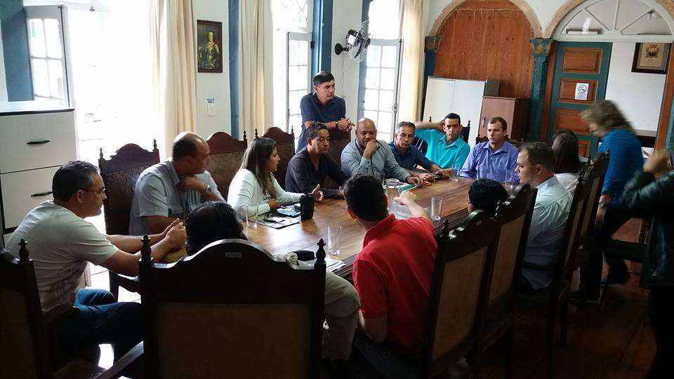 Foto: Funcionários da Saarco em reunião com vereadores da Câmara Municipal de Ouro Preto (Página Justiça Sim Desemprego não)