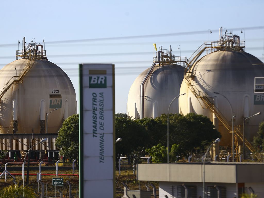 Reservatórios de combustíveis da transpetro, em Brasília - Foto: Marcelo Camargo/Agência Brasil