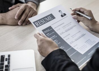 Gerador de currículo grátis na internet permite criar currículo profissional em minutos