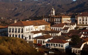 Nova Lei em Ouro Preto obriga ônibus parar em local seguro solicitado por mulheres e idosos a partir das 21 horas Nova Lei em Ouro Preto obriga ônibus parar em local seguro solicitado por mulheres e idosos a partir das 21 horas