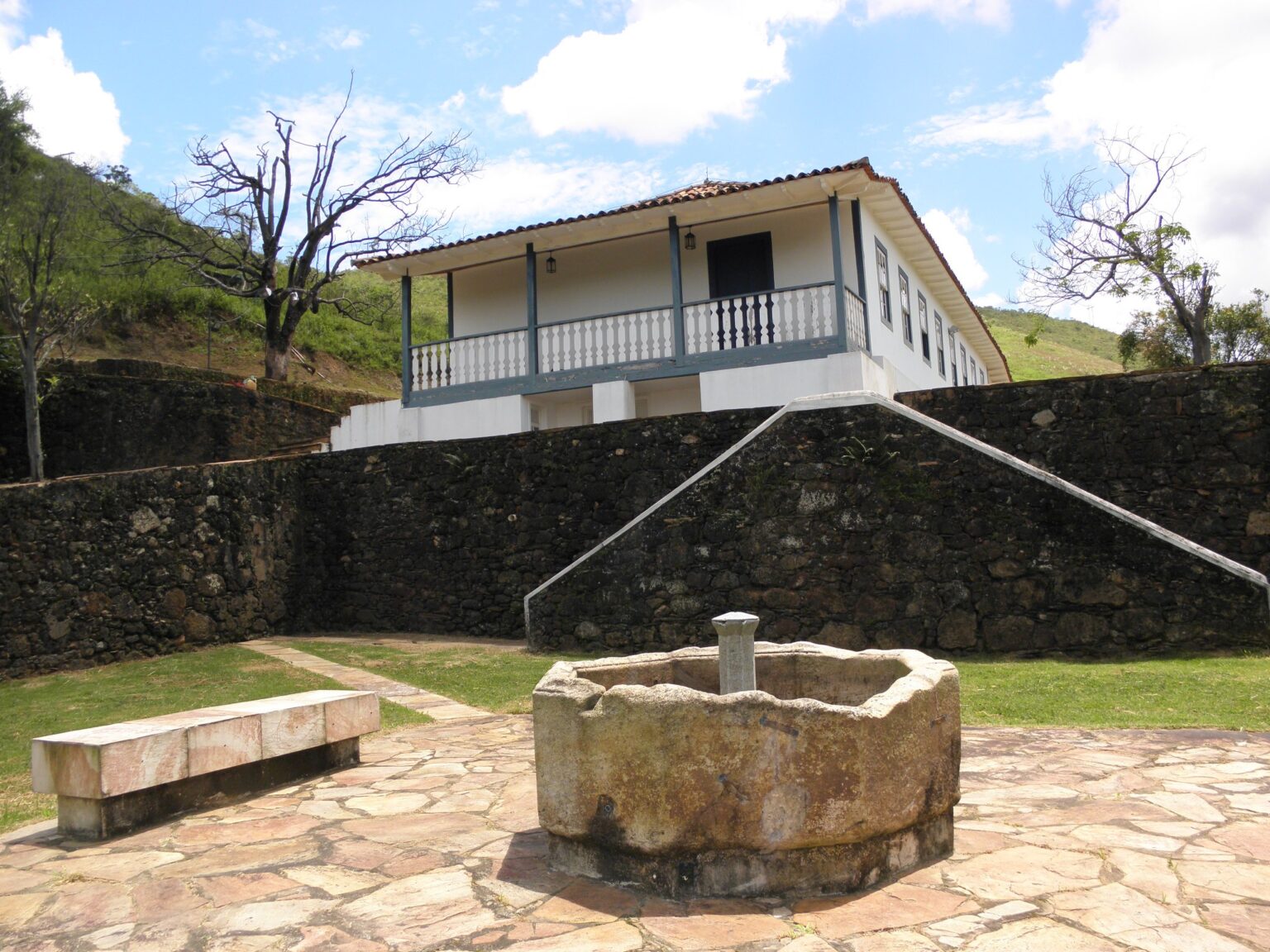Turistas e Profissionais são assaltados no Museu Casa dos Inconfidentes de Ouro Preto Turistas e Profissionais são assaltados no Museu Casa dos Inconfidentes de Ouro Preto