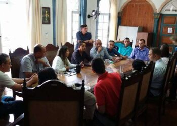 Funcionários da Samarco participam de reunião da Câmara Municipal de Ouro Preto