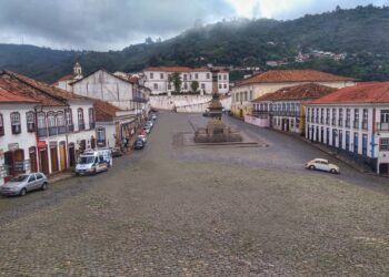 Frente Brasil Popular realiza manifestação contra a Reforma da Previdência nesta sexta-feira na Praça Tiradentes em Ouro Preto