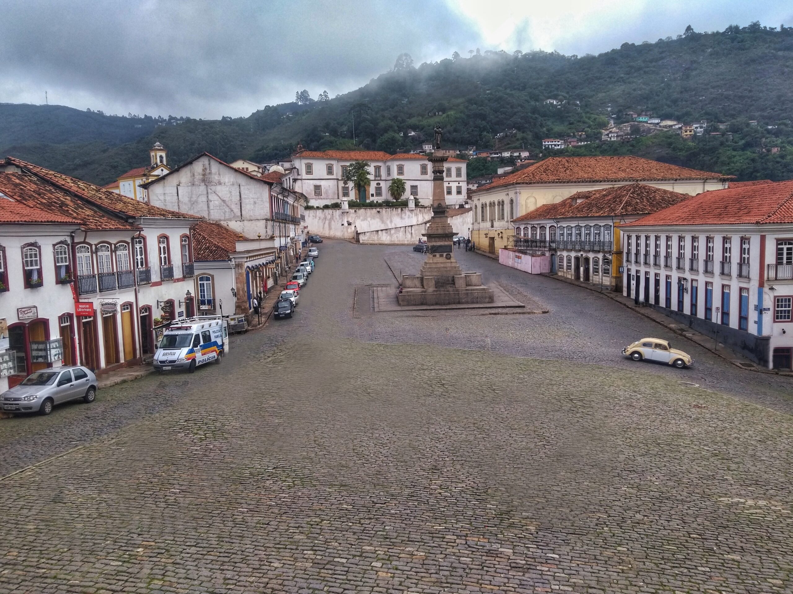Praça Tiradentes, em Ouro Preto - Foto: Canva