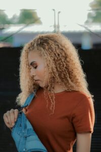 Descubra 3 dicas para usar um macacão pantacourt jeans Descubra 3 dicas para usar um macacão pantacourt jeans