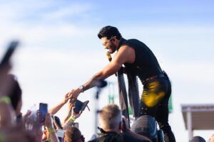 Gusttavo Lima comemora 32 anos e presenteia o público com lançamento do single “Nota de Repúdio” Gusttavo Lima comemora 32 anos e presenteia o público com lançamento do single “Nota de Repúdio”