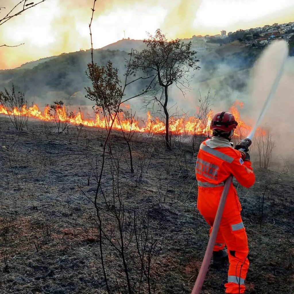 Bairros de Ouro Preto estão sob alerta de queimadas florestais