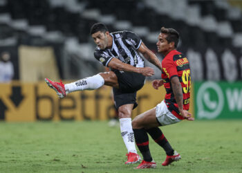 Com gols de Hulk e Diego Costa, Atlético vence o Sport e chega aos 45 pontos