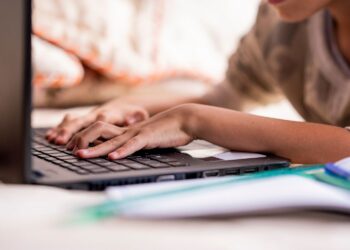 Falta de equipamento é o principal problema do ensino remoto, aponta pesquisa