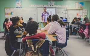 Cursinho Presencial para estudar para o Enem vale a pena? Governo Lula não quer acatar o novo Ensino Médio e o novo ENEM
