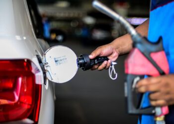 Preço da gasolina sobe pela oitava semana seguida