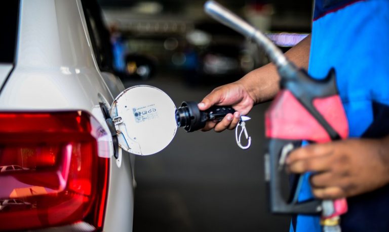 Preço da gasolina sobe pela oitava semana seguida