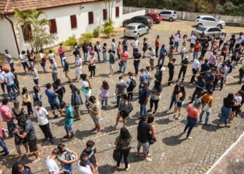 Ouro Preto vacina adolescentes de 15 anos com a primeira dose contra a Covid nesta quarta