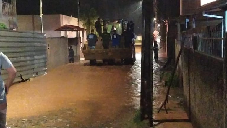 Em 24h, bombeiros atendem pelo menos 57 chamadas relacionadas à chuvas em Minas