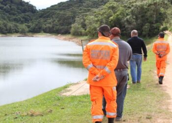 Barragem de água, em Paraisópolis, chega em nível 3 de emergência e 61 pessoas são evacuadas