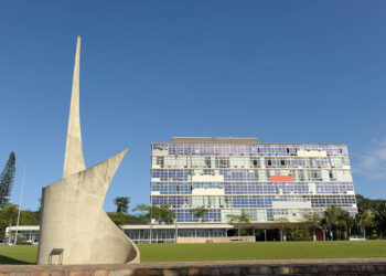UFMG abre concurso para preencher 15 vagas de técnico administrativo