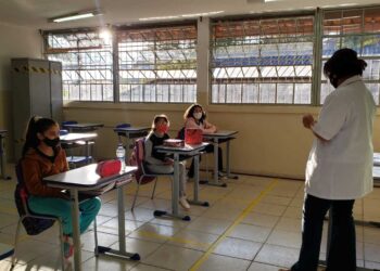 Aulas presenciais serão obrigatórias a partir de novembro, em Ouro Branco
