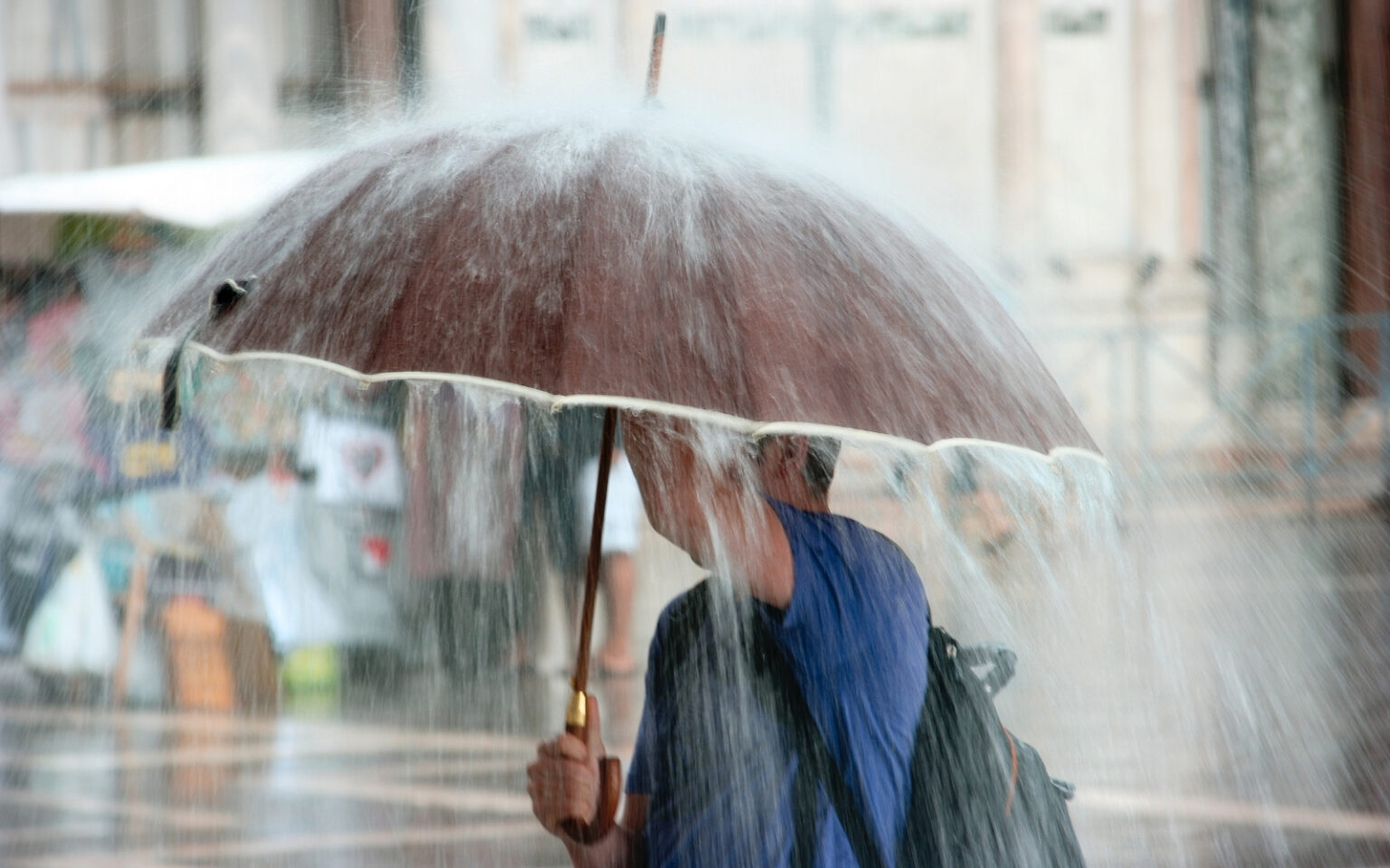 Inmet emite alerta de chuva intensa nesta segunda-feira para quase todo o estado mineiro Inmet emite alerta de chuva intensa nesta segunda-feira para quase todo o estado mineiro