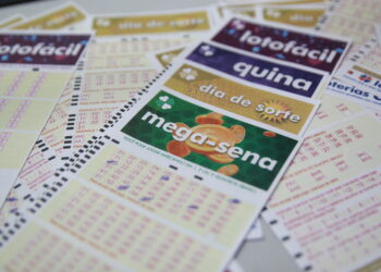 Loterias: confira o resultado da Mega-Sena 2422, Lotofácil 2355 e outros sorteios de sábado (23/10)