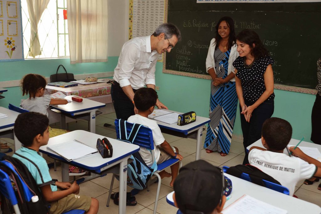 Governo de Minas anuncia presença obrigatória dos alunos nas salas de aula a partir de 3/11