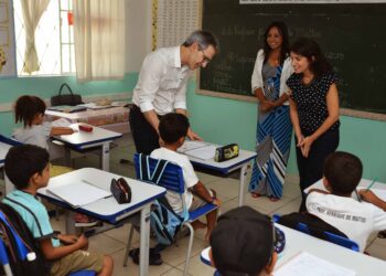 Governo de Minas anuncia presença obrigatória dos alunos nas salas de aula a partir de 3/11