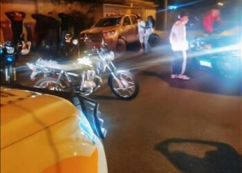 Menor bate moto em viatura da Guarda Civil, em Itabirito