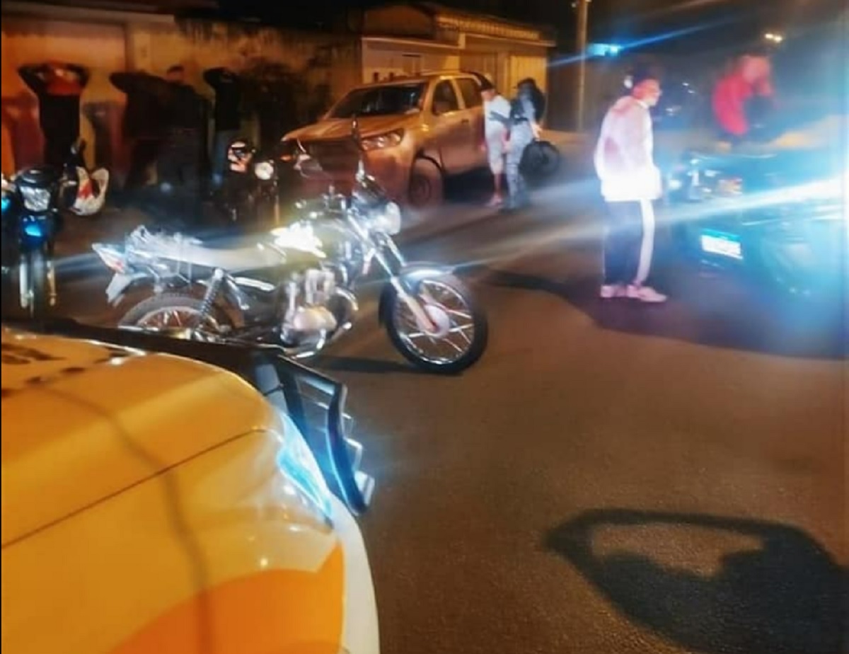 Menor bate moto em viatura da Guarda Civil, em Itabirito
