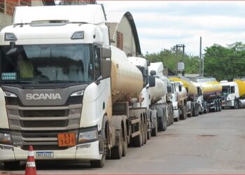 Tanqueiros suspendem paralisação em Minas Gerais