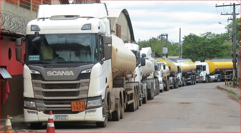 Tanqueiros suspendem paralisação em Minas Gerais