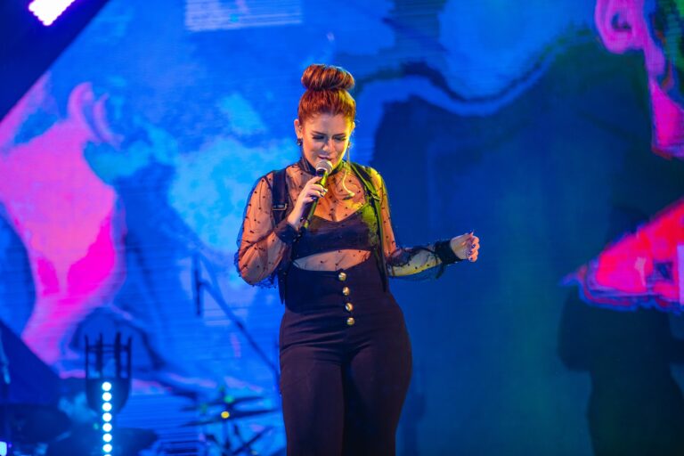 "Até você voltar" é a música composta por Marília Mendonça mais tocada nos últimos 10 anos