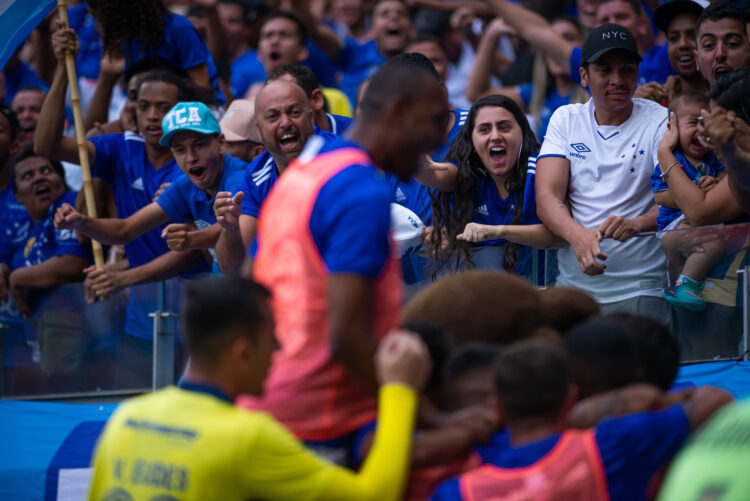 Com seu maior público no ano, Cruzeiro busca eliminar chance de rebaixamento contra o Brusque