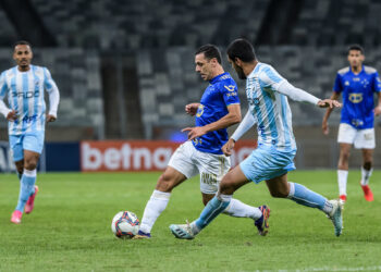 Em jogo decisivo, Cruzeiro encara o Londrina buscando permanência na Série B