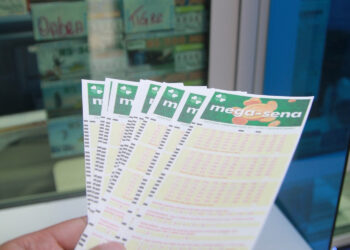 É muita grana? Mega-Sena acumula pela sexta vez e pode pagar R$ 75 milhões no sábado (6/11)