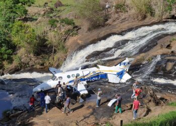 Avião de Marília Mendonça cai em Minas Gerais