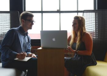 Como é feita a divisão de lucros entre sócios?