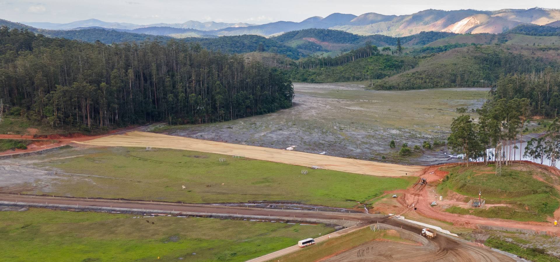 Dique 5 da barragem Pontal, em Itabira (MG), perdeu suas características a montante e não exerce mais a função de armazenar rejeitos. 
