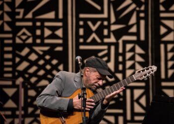 “O Ronco da Cuíca” de João Bosco e Aldir Blanc deveria ser o hit do momento no Brasil