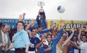 Dono da Tríplice Coroa de 2003, Cruzeiro ainda é o melhor do século em aproveitamento Dono da Tríplice Coroa de 2003, Cruzeiro ainda é o melhor do século em aproveitamento