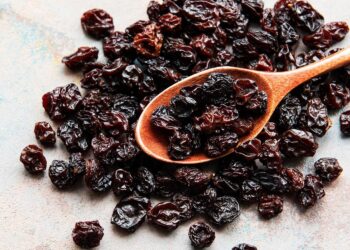 O costume de se adicionar uva passa aos alimentos típicos do Natal