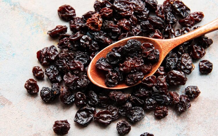 O costume de se adicionar uva passa aos alimentos típicos do Natal