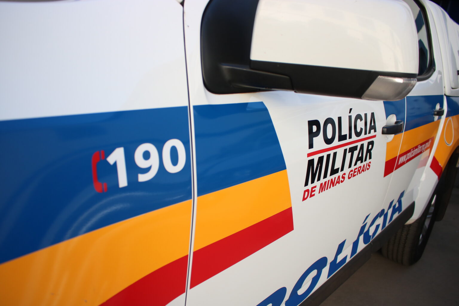 Mulher é encontrada agonizando no chão, em Congonhas Mulher é encontrada agonizando no bairro Santa Rosa, em Congonhas