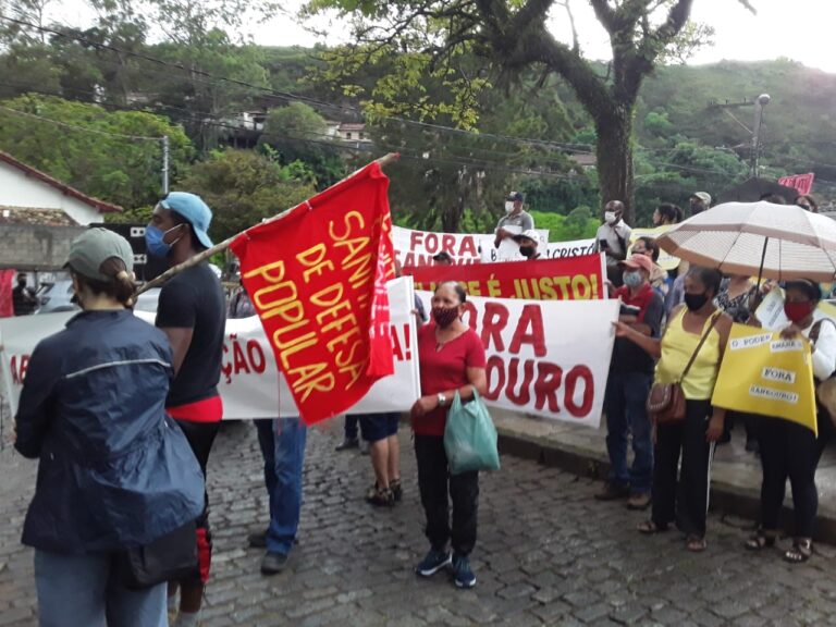 Prestes a iniciar cobrança de água, manifestantes vão às ruas de Ouro Preto pedir a saída da Saneouro