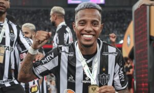 Tríplice Coroa? Tchê Tchê revela que Atlético orientou uso de outro nome Tríplice Coroa? Tchê Tchê revela que Atlético orientou uso de outro nome