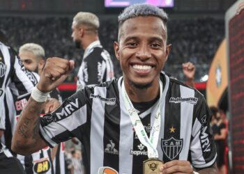 Tríplice Coroa? Tchê Tchê revela que Atlético orientou uso de outro nome