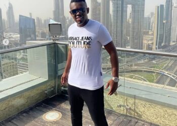 Cantor Moisés de Castro, de Ouro Preto, lança CD em Dubai