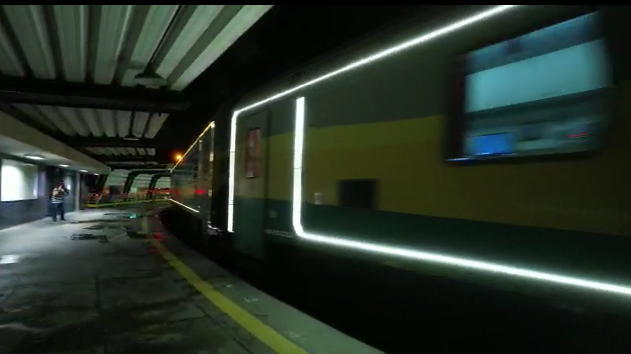 Trem de Passageiros da Vale recebe iluminação de Natal