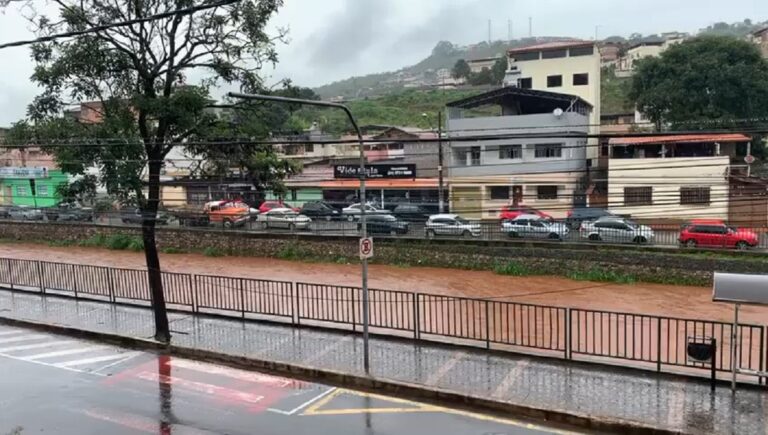 Forte chuva causa alagamento e risco deslizamento em Congonhas