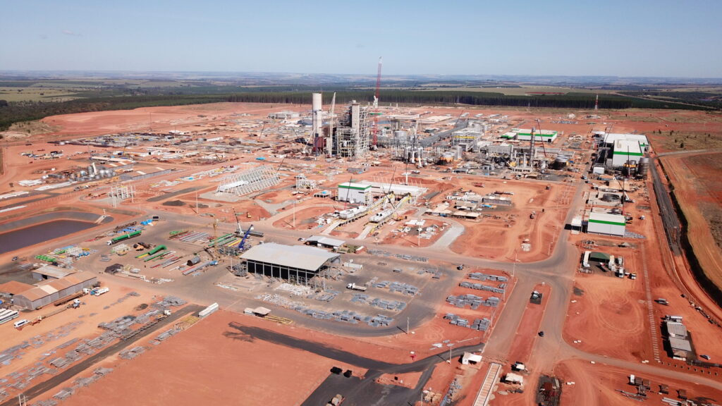 Fábrica de celulose em construção tem vagas de emprego abertas em Minas Fábrica de celulose em construção tem vagas de emprego abertas em Minas