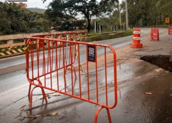 Transporte coletivo entre Ouro Preto e Mariana está paralisado devido às interdições das rodovias