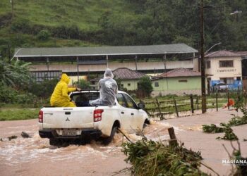 Chuvas: 56 famílias estão desalojadas em Mariana